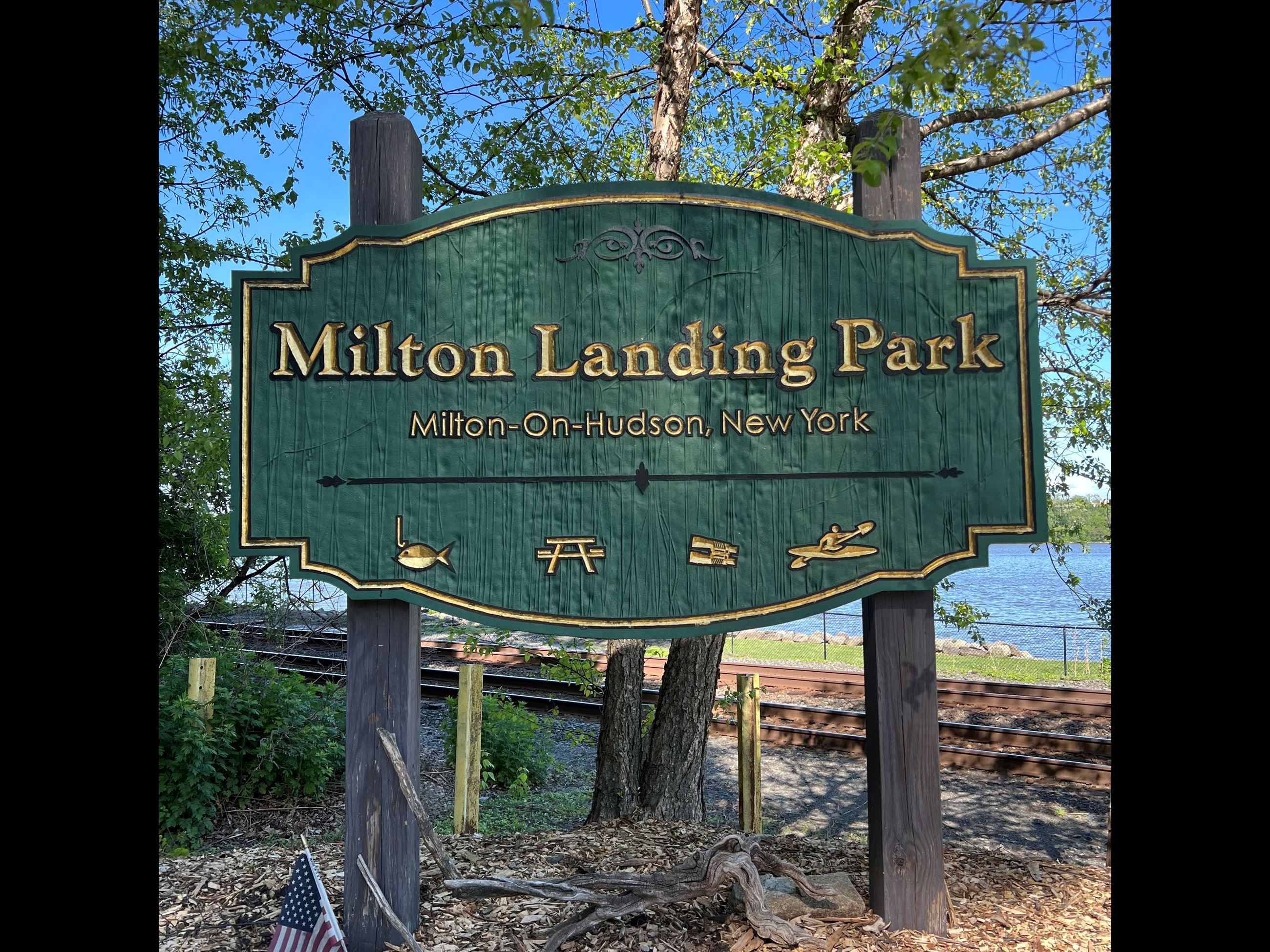 Green Sign for Milton Landing